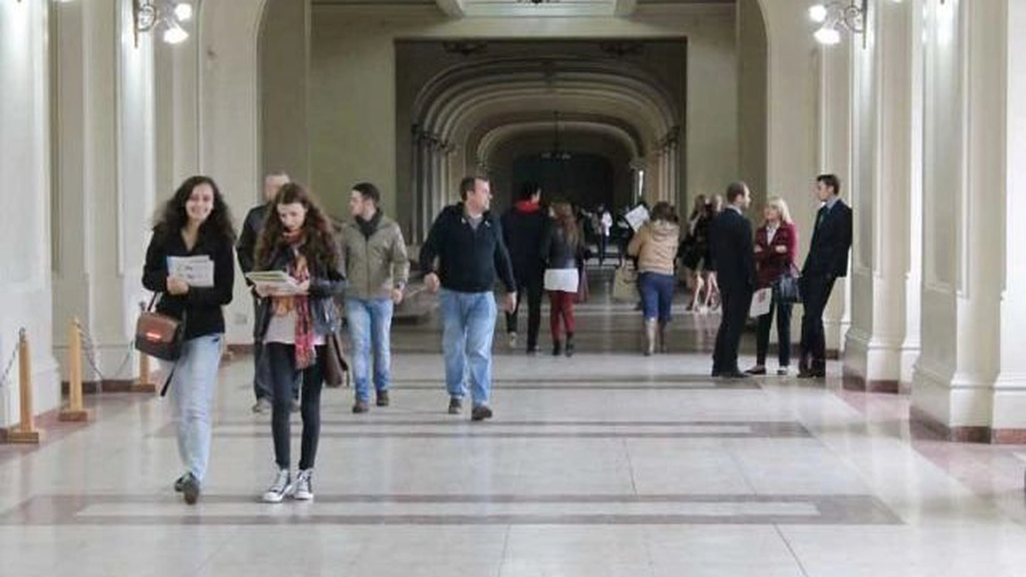 Practica universitară, doar o formalitate pentru unii studenți din Iași! Tinerii termină stagiile fără experiență reală: „E o pierdere de timp”