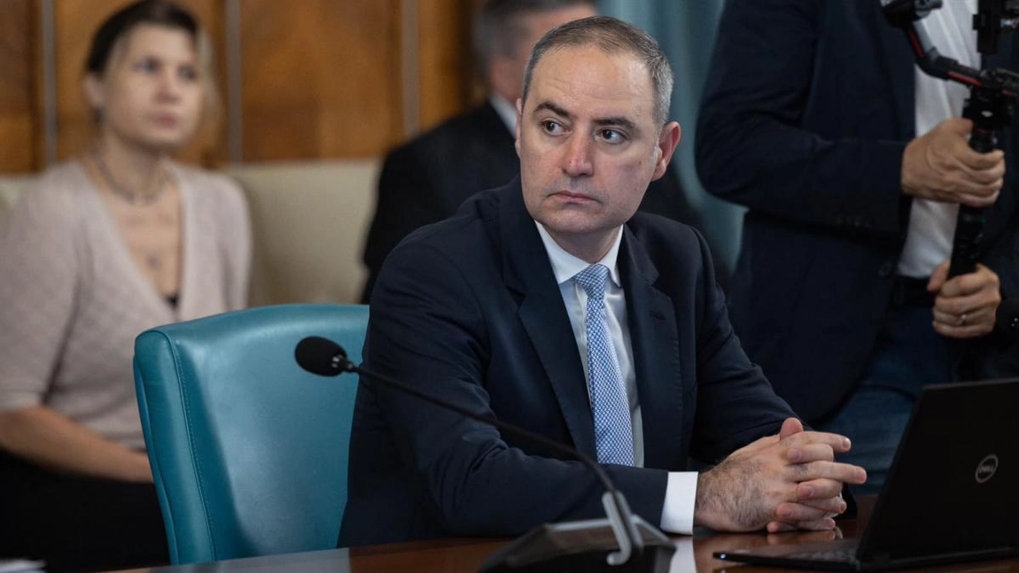 Prima rectificare din 2026. Ce ministere primesc bani în plus şi de unde se taie. Deficitul crește cu 3,5 miliarde de lei