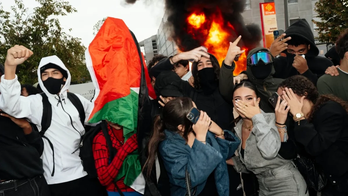 Incident grav la protestele elevilor din Franța: Un tânăr de 15 ani și-a pierdut mâna, sute de licee rămân închise