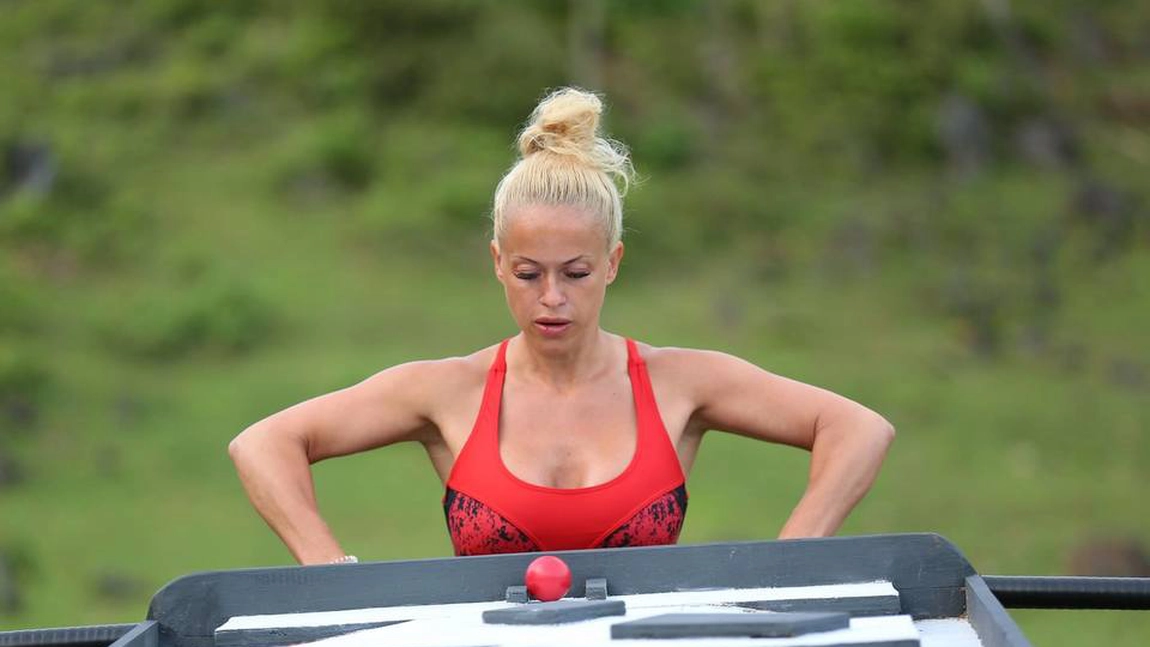 Anda Adam, dezbracata complet, in pat! Cele mai HOT imagini de la Exatlon din casa