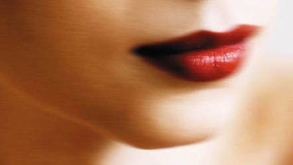 Ai incercat sa-ti strangulezi partenera in timpul sexului? Fa-o cu grija si va fi plin de erotism
