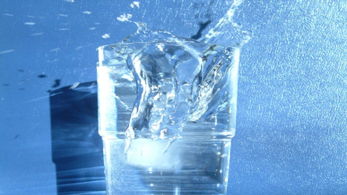 Apa ozonata. 5 motive pentru care ar trebui sa o consumi mai des