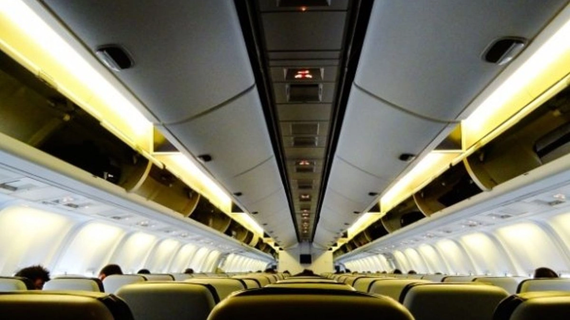 Spatiul secret dintr-un avion pe care niciun pasager nu il vede. Ce fac acolo stewardesele