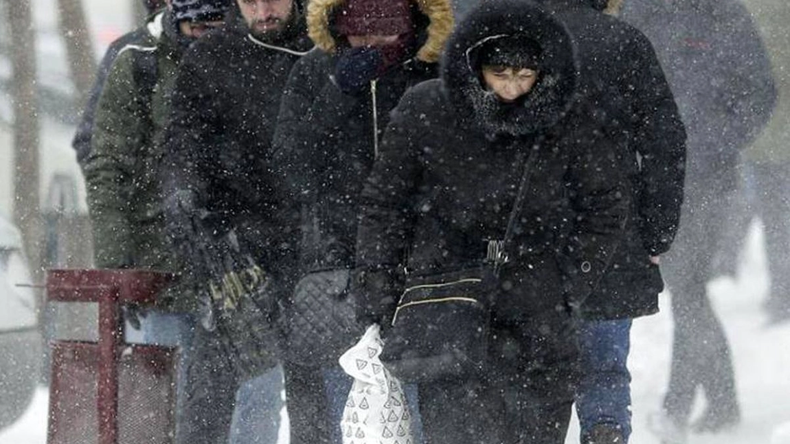 Vin două săptămâni de ger și două cu ploi în exces!
