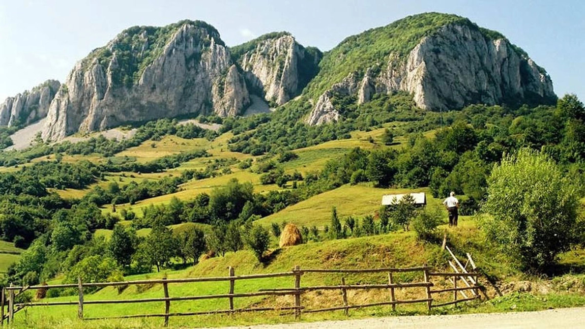Trasee turistice, de 170 de kilometri, omologate in Muntii Zarandului