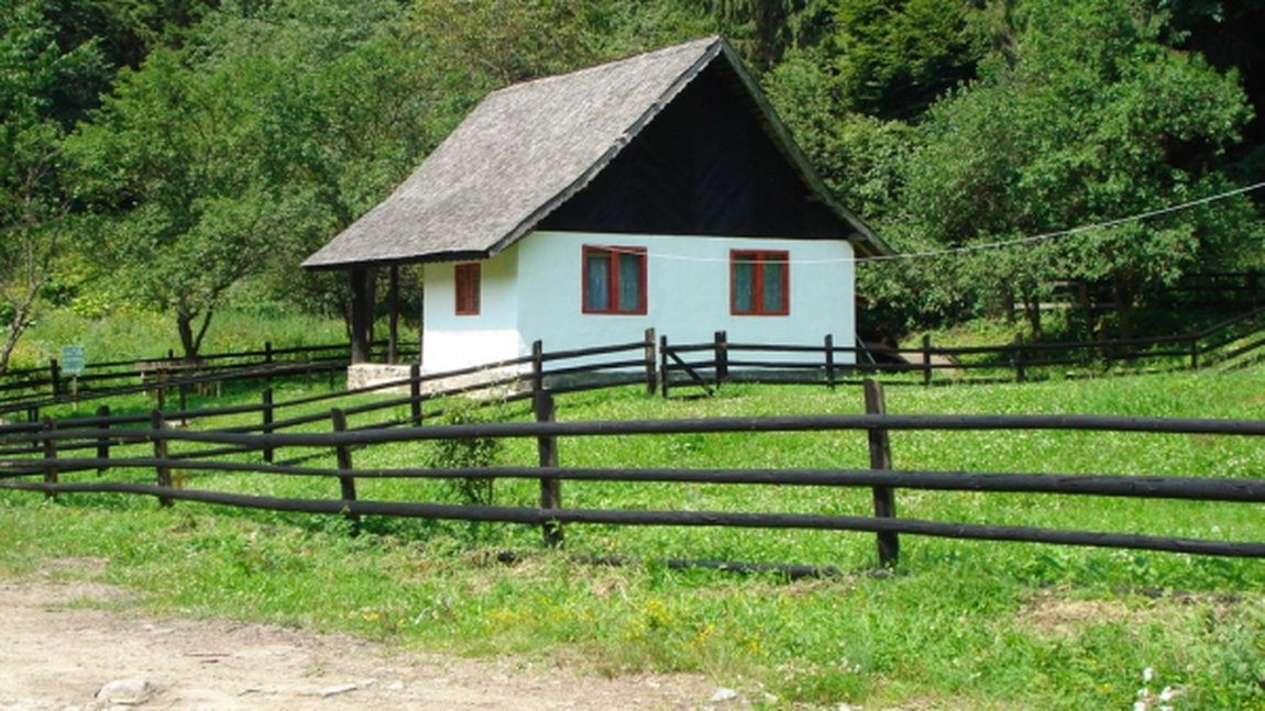Traseu montan: Cabana 14 Scaune - Cantonul Silvic Tisa - Varful Penteleu  
