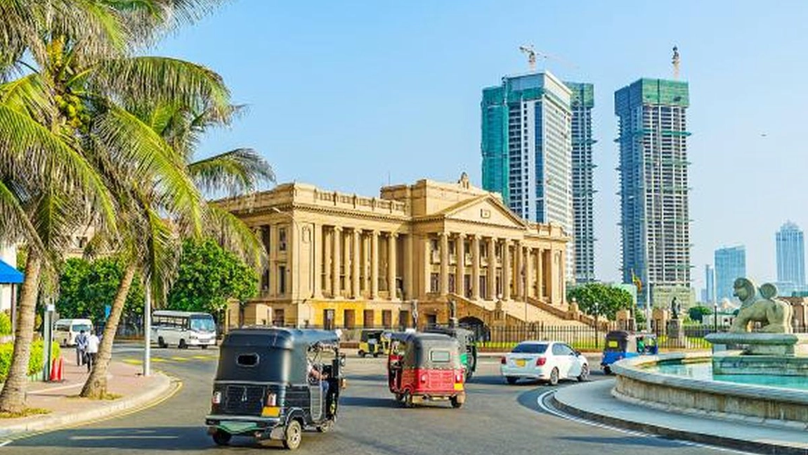 16 români, blocaţi într-un hotel în Sri Lanka. Aceştia sunt obligaţi să stea 14 zile în carantină
