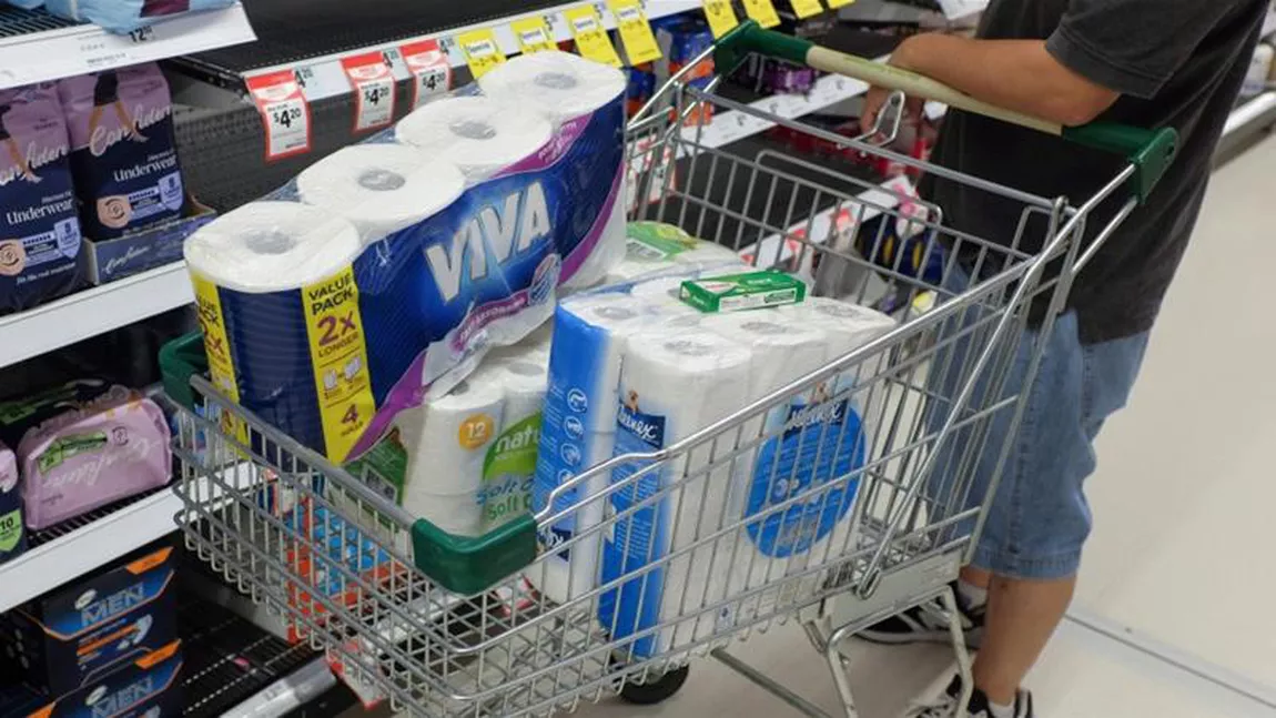 De ce cumpără oamenii baxuri întregi de hârtie igienică?