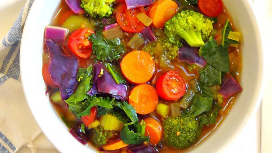 Supă de legume detoxifiantă