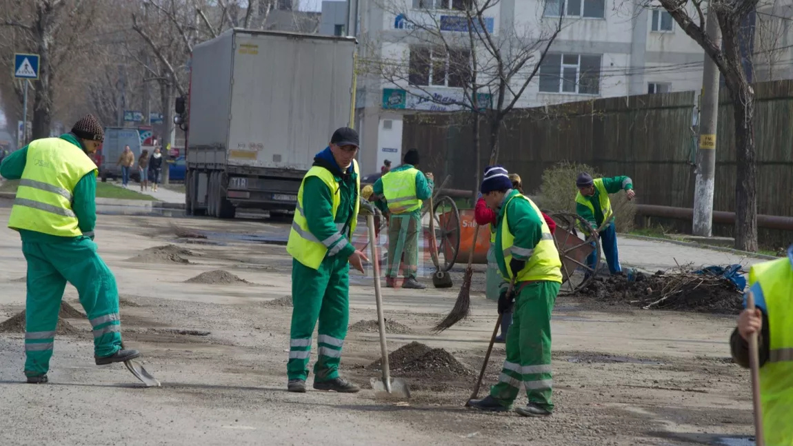 Patru firme vor să furnizeze echipamente de protecție pentru angajații Salubris