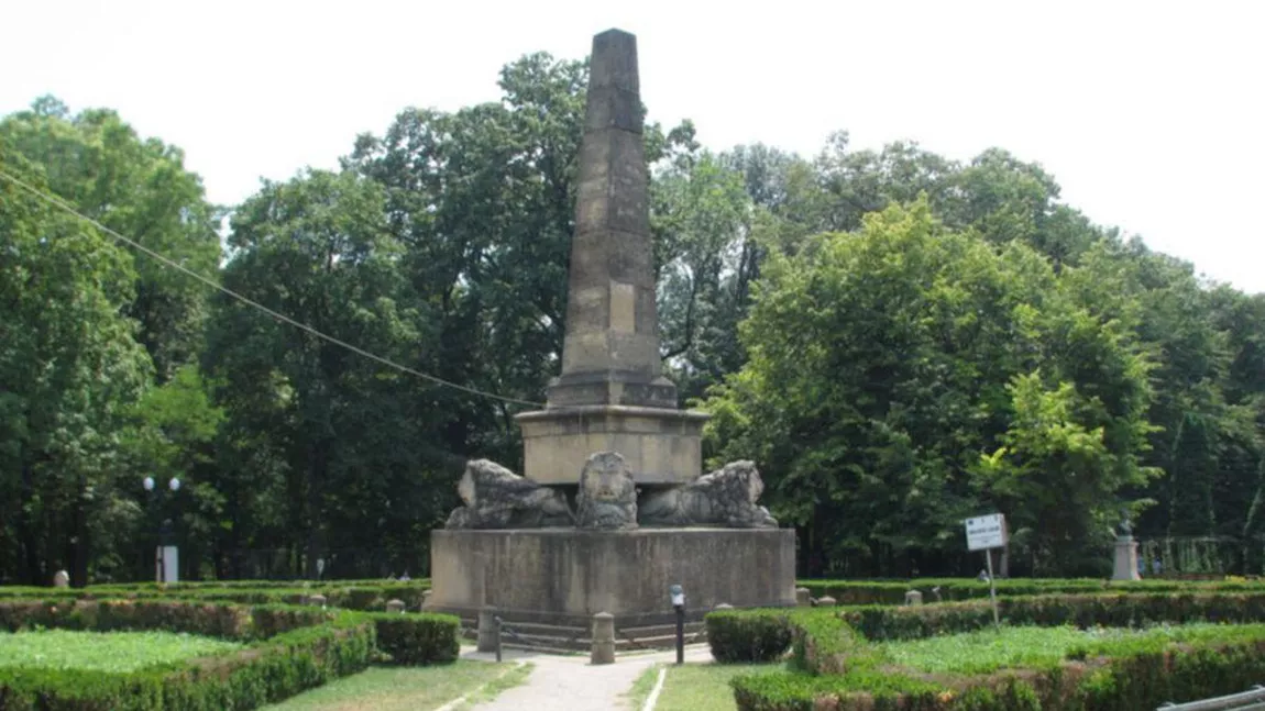 Obeliscul cu Lei din Copou intră în reabilitare! Monumentul este fisurat