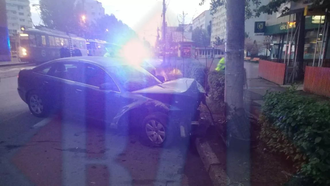 Exclusiv! Accident rutier grav la Iaşi! Tânăr marocan, beat, a intrat cu mașina în stâlp - VIDEO/FOTO