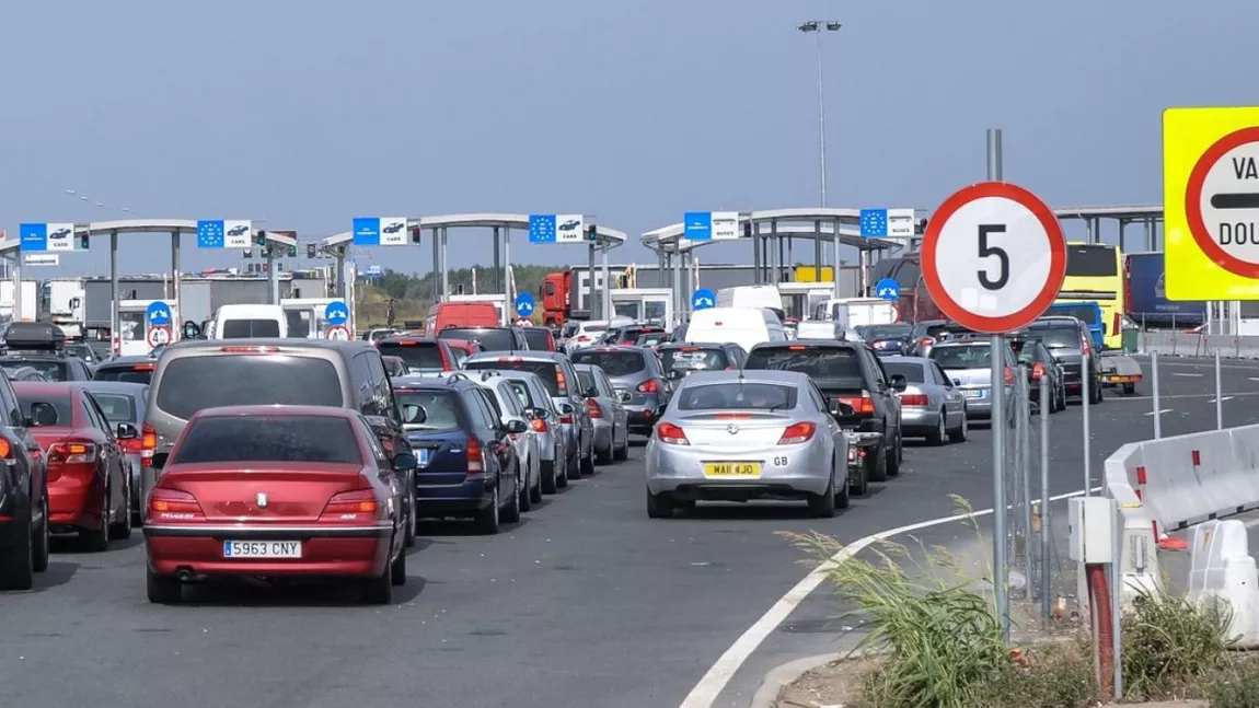 Cozi uriaşe la Vama Nădlac! Ore întregi de aşteptare la intrarea în ţară