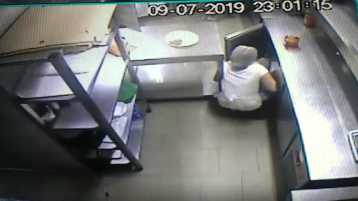 Situație incredibilă la Dorohoi. Un restaurant funcționează cu sigiliul poliției pe bancul de lucru