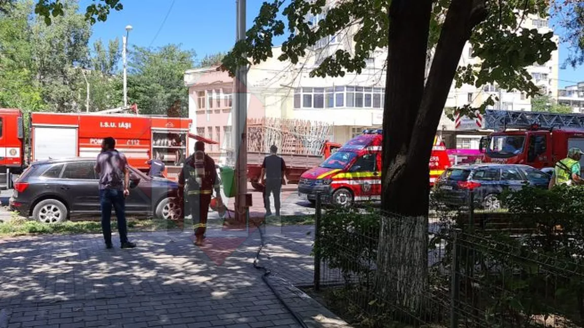 Incendiu la un apartament din Iaşi. O femeie, în vârstă de 65 de ani, a avut nevoie de îngrijiri medicale - (EXCLUSIV) - FOTO/ VIDEO