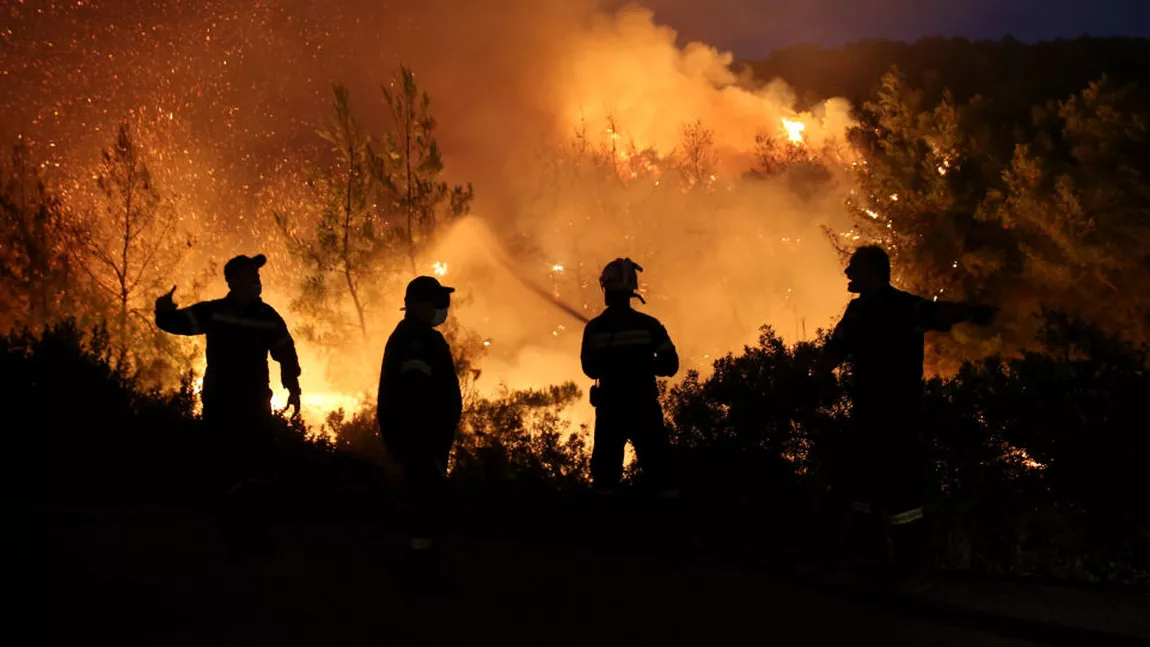 Peste 1.800 de pompieri au intervenit la un incendiul colosal, în Franța - VIDEO