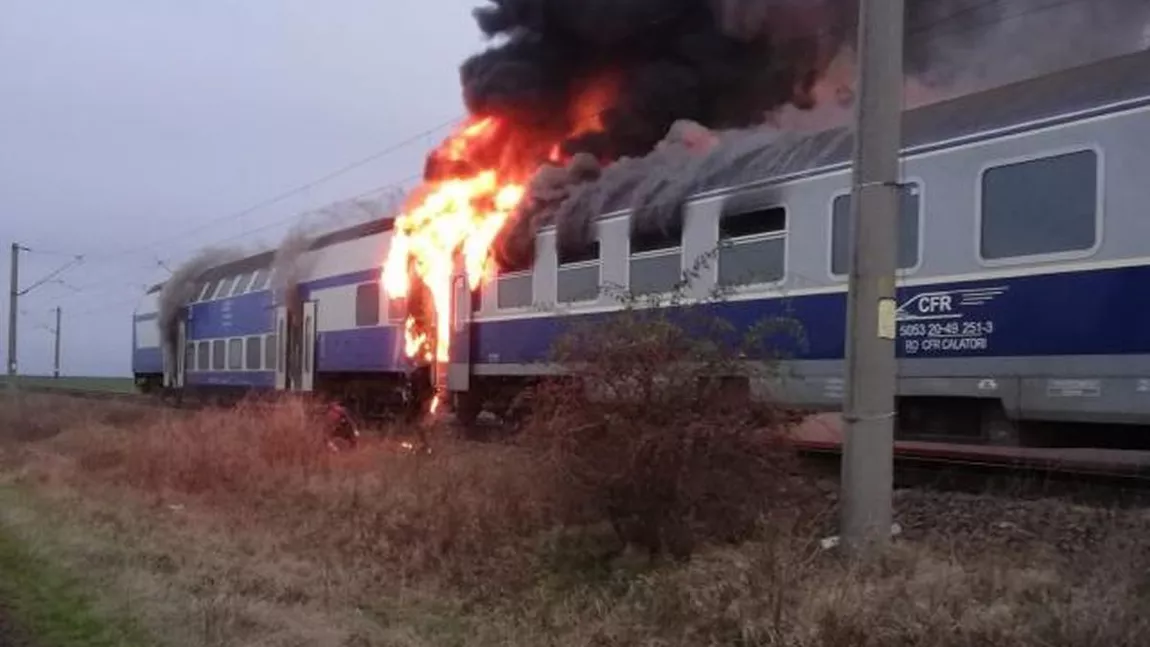 Un tren a fost acaparat de flăcări în Olt. Patruzeci de persoane se aflau în interior