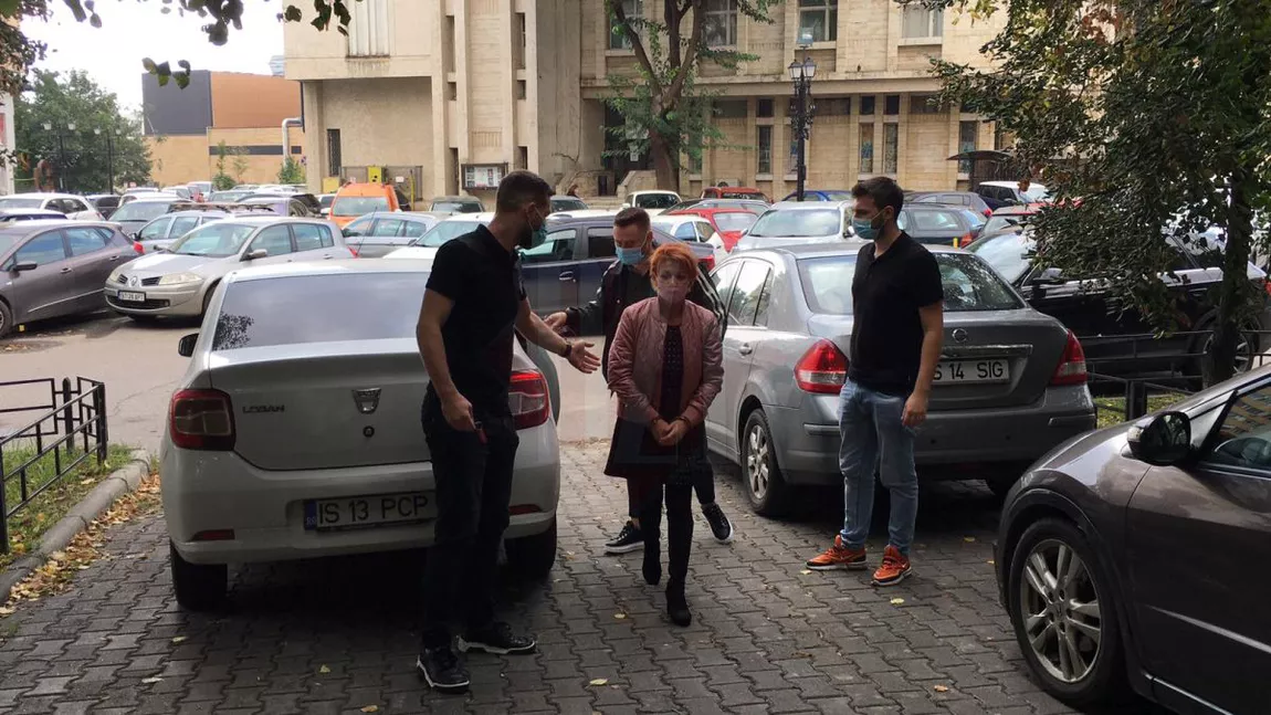 Iubita unui interlop din Iași, praștie de beată, către un polițist care a oprit-o în trafic: 