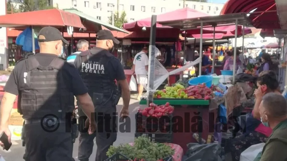 Comercianții din piețele agroalimentare din Iași care își expun produsele la vânzare în afara tarabelor sunt amendați de polițiștii locali