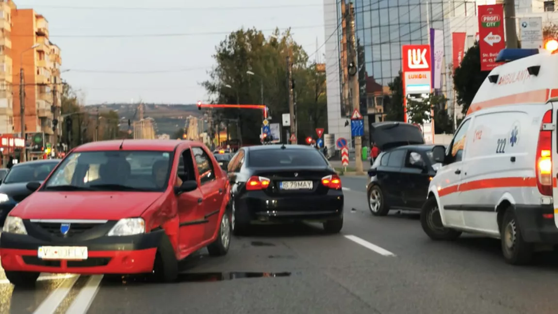 Accident rutier în Iași! Au fost implicate două autoturisme - EXCLUSIV / FOTO / VIDEO / UPDATE