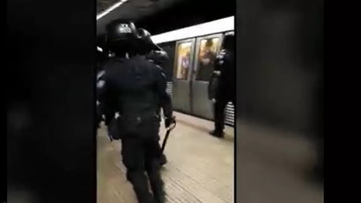 Intervenţie în forţă la metroul din Capitală. Zeci de jandarmi au încătuşat suporteri ai FCSB şi Dinamo - VIDEO