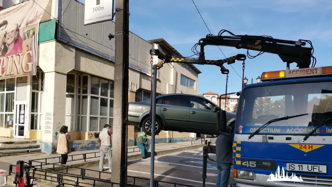 Începând de astăzi se ridică toate mașinile parcate neregulamentar pe raza municipiului Iași. Echipele Poliției Locale și Servicii Publice acționează mai ales în zonele aglomerate