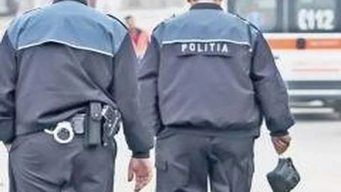 Picturi fără acte de provenienţă, ridicate de polițiști dintr-un târg din București. Lucrările aparțin unor artiști cunoscuți