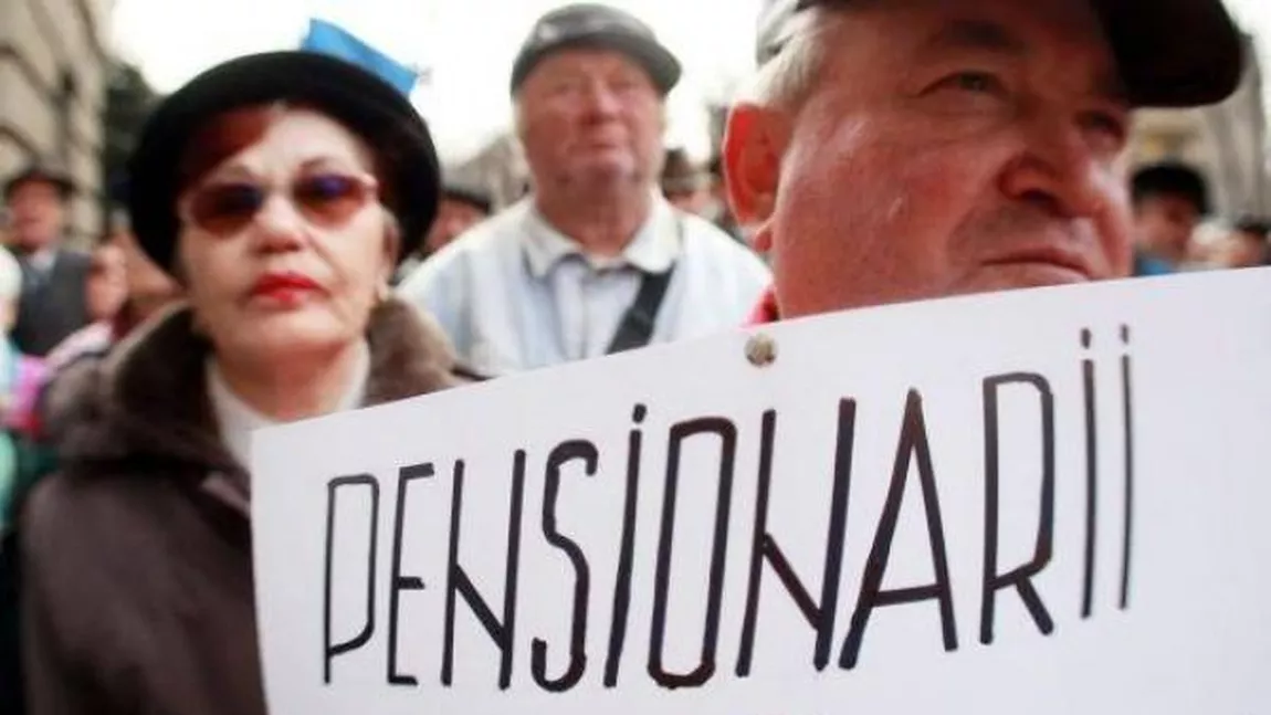 Zeci de pensionari protestează în fața Guvernului. Ce nemulțumiri au aceștia
