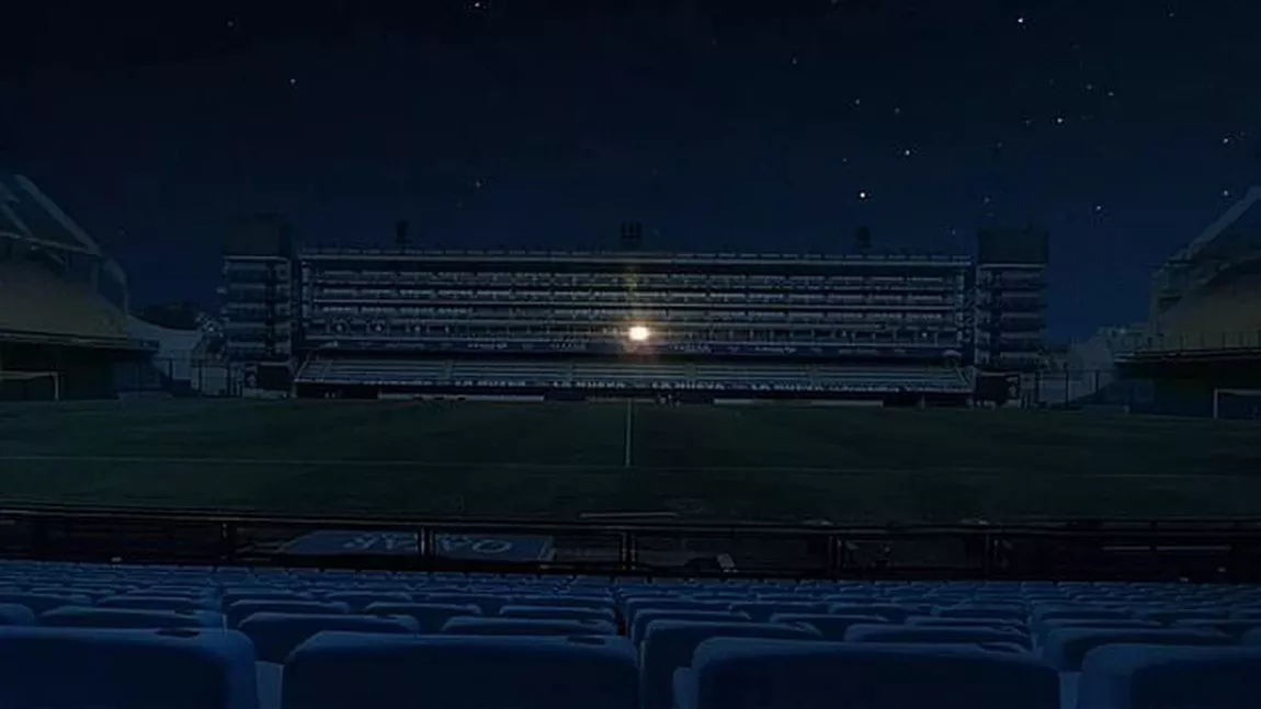 Respectul suprem! Stadionul Boca Juniors şi-a stins toate luminile mai puţin una. Imagini incredibile cu omagiul adus lui Maradona