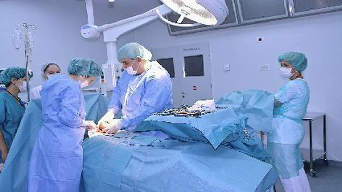 Medicul anestezist care ajută copiii cu malformații cardiace. În operații ascultă rock sau jazz