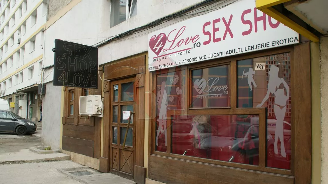 Pensionarii din Iași au scăpat de orice inhibiție! Tot mai mulți bătrâni fac coadă la intrarea în sex-shop. Păpușile gonflabile sunt vedetele magazinelor