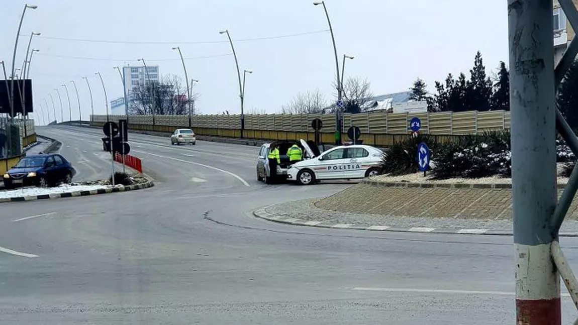O şoferiţă din Bacău a rămas în pană şi a fost ajutată de Poliţie. Ce a urmat întrece orice imaginaţie