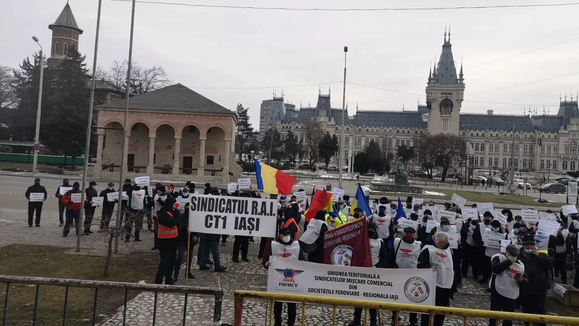 Încă o serie de proteste la Prefectura Iași! Sindicaliștii din cadrul Sociețătii Feroviare Regionale Iași protestează - FOTO