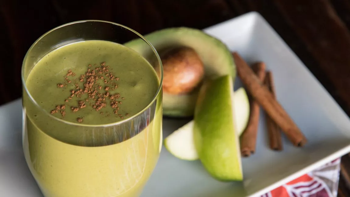 Smoothie de avocado cu măr - Paharul zilnic cu minerale și vitamine