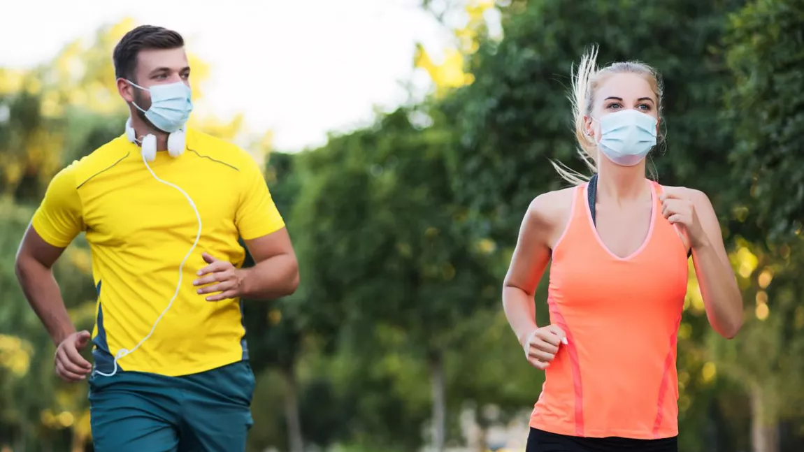 Este periculos să faci sport cu o mască?