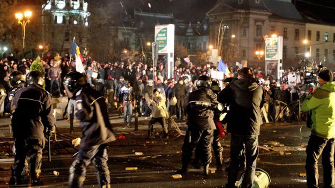 Protestele au lăsat dezastru în urmă! Mai multe stații STB au fost vandalizate