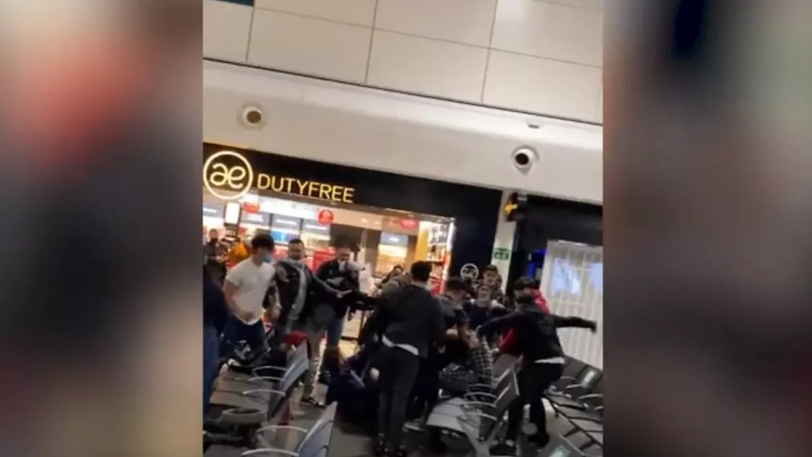 17 români arestați în Marea Britanie, după o bătaie pe aeroportul Luton. Ce precizări face MAE - VIDEO