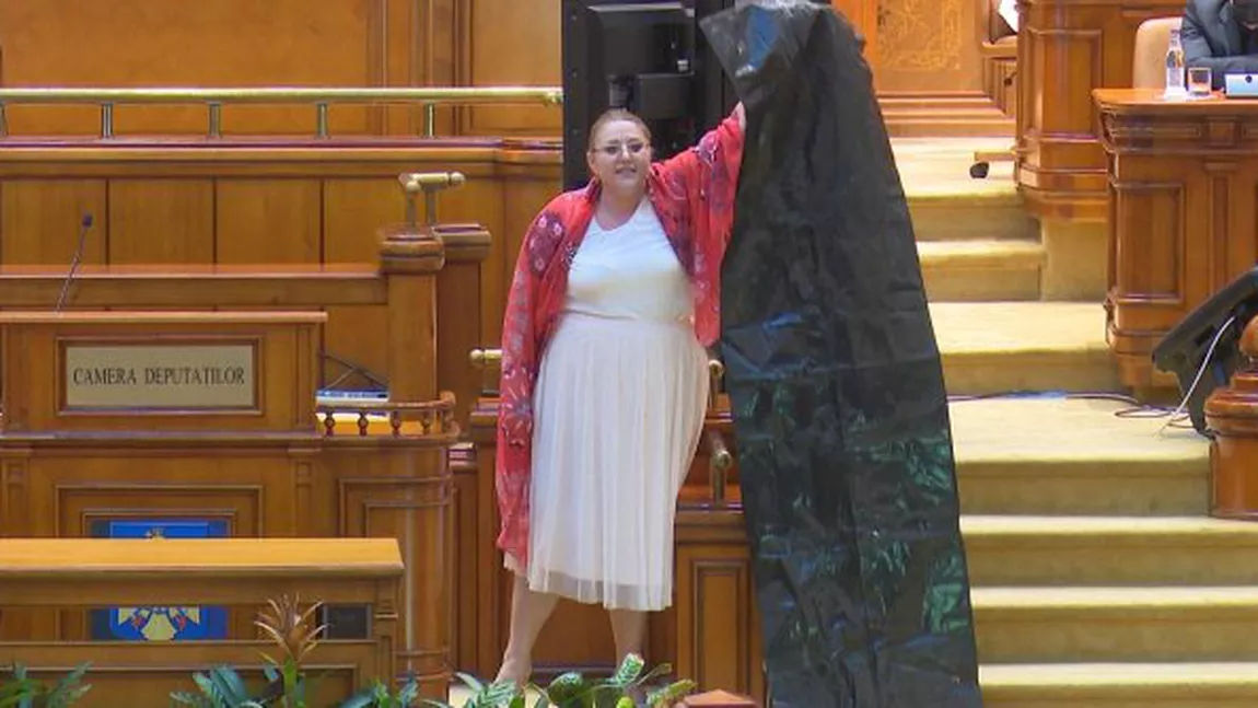 Plângere penală împotriva Dianei Șoșoacă, senator de Iași, după ce l-a tras de nas pe un parlamentar USR-PLUS - GALERIE FOTO, VIDEO