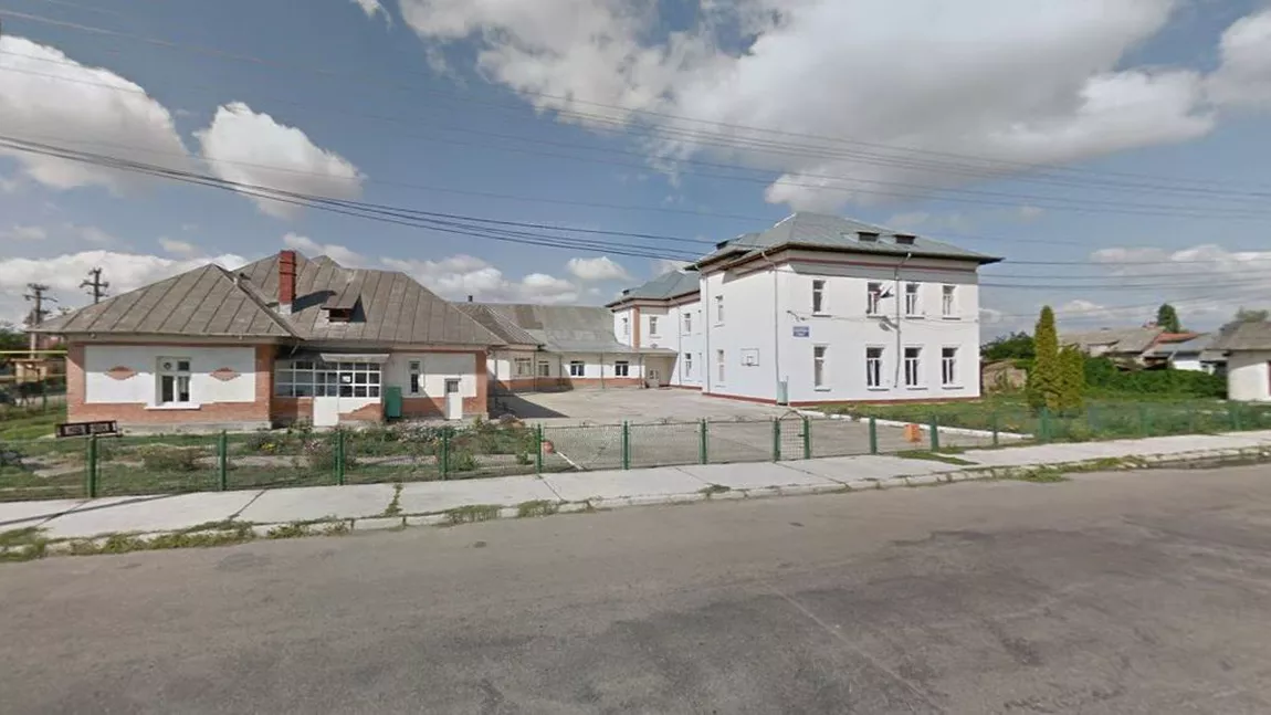 Elevii de la școala specială din Pașcani vor primi un microbuz de ultimă generație. Contractul are o valoare de 60.000 de euro