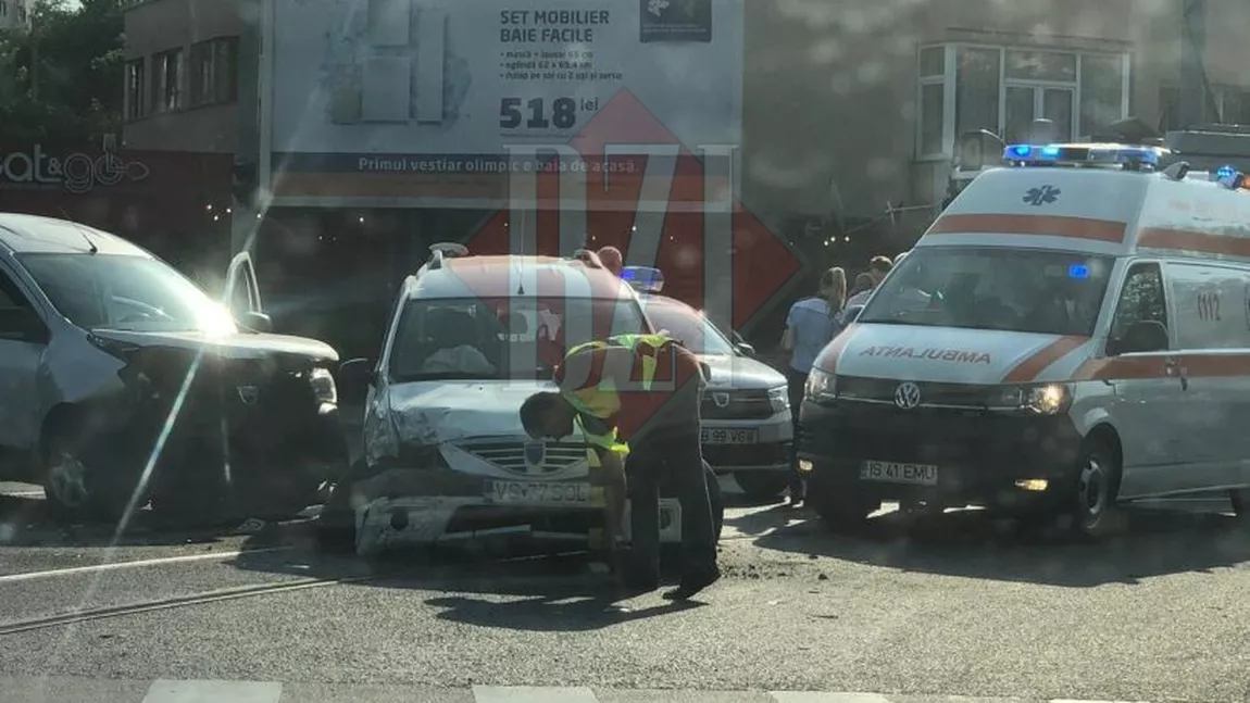 Accident rutier în zona Tudor Vladimirescu din Iași! Au fost implicate mai multe mașini - EXCLUSIV/ GALERIE FOTO