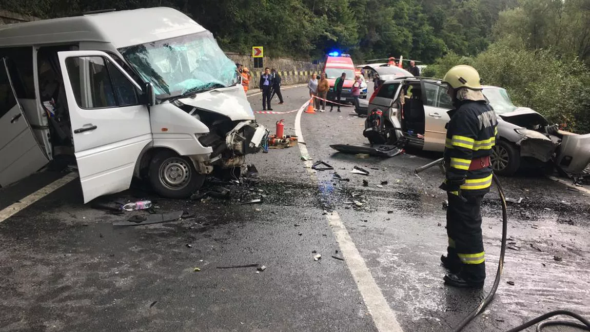 Accident rutier în Mureș. 13 persoane au fost rănite, după o coliziune între un microbuz și un autoturism. Unul dintre șoferi era din Iași