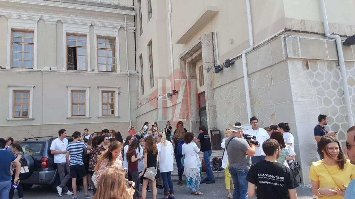Revoltă în rândul studenților din Iași! În plină pandemie de COVID-19, aceștia lansează un atac fără precedent la adresa conducerii de la Universitatea de Medicină și Farmacie