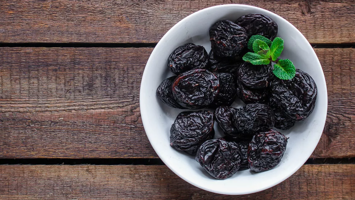 Prune uscate calorii: Este bine să le consumi dacă vrei să slăbești?