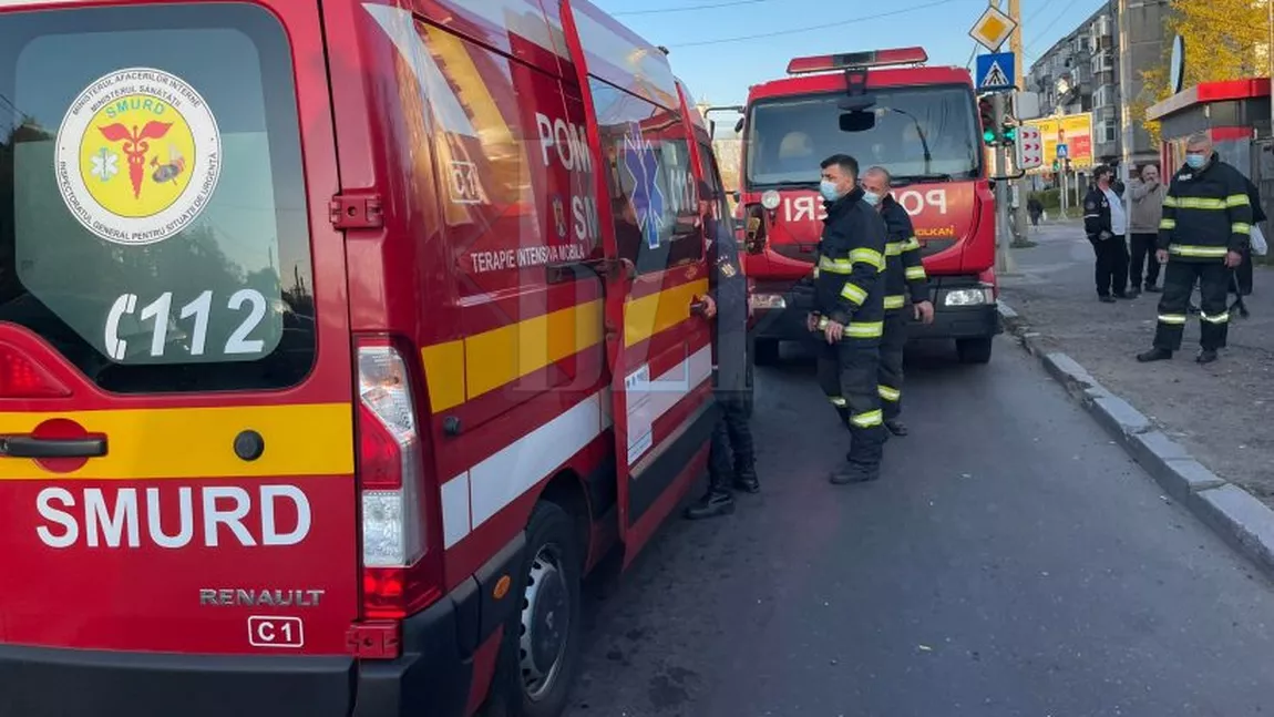 Clipe de groază pentru un șofer, în zona Sirajului. Acesta a făcut infarct în timp ce se afla la volan. Mai multe ambulanțe au fost prezente la fața locului -FOTO, VIDEO