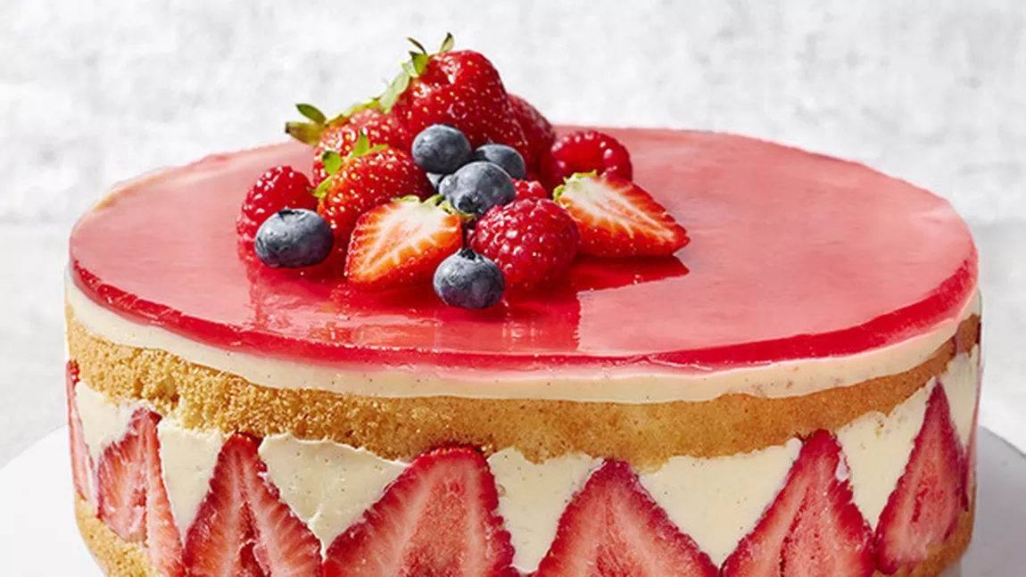 Tort pentru copii: Rețetă de tort cu căpșuni și cremă de vanilie, ideală pentru ziua de naștere a unei fete