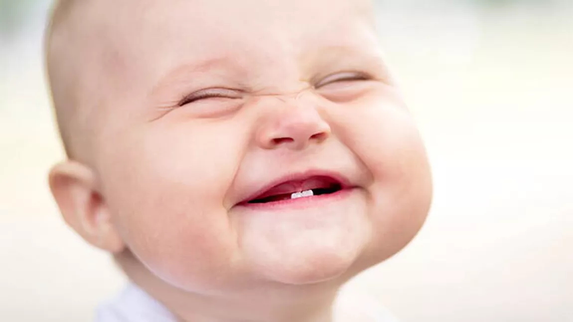 Câți dinți are un copil: Perioada erupției și remedii pentru ameliorarea durerilor