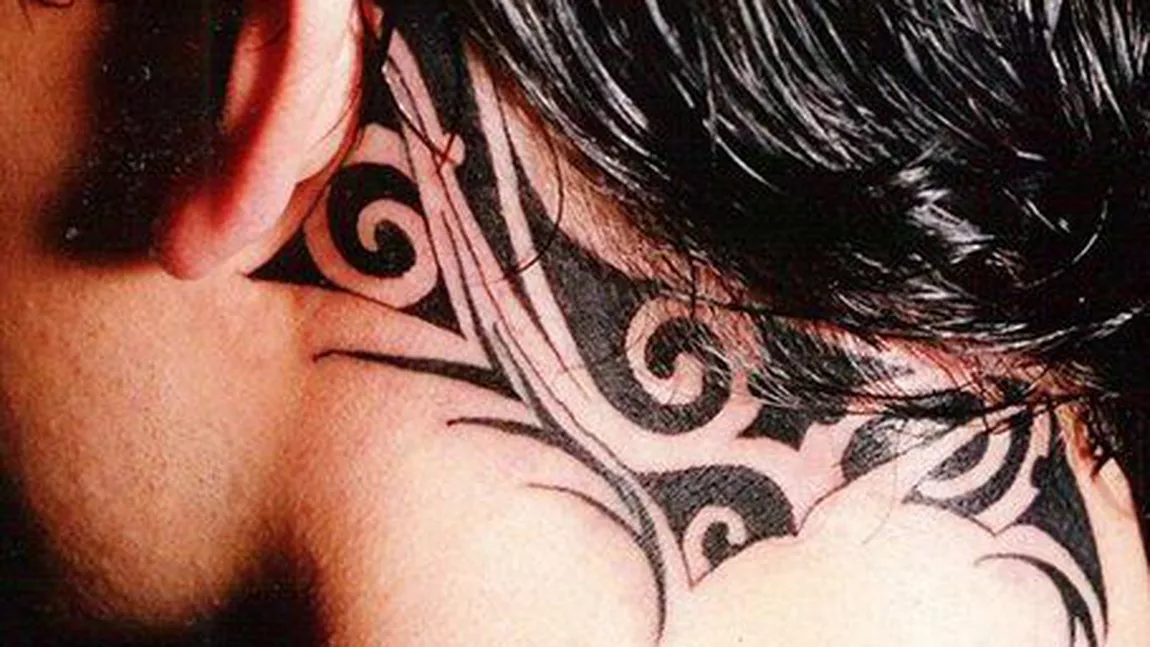 Tatuaje pe gât: Cum alegi cel mai „cool“ model pentru tine