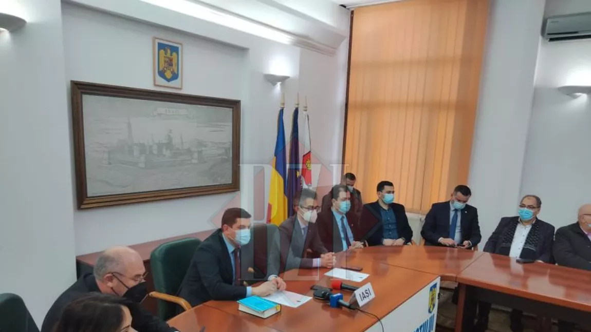Noul prefect Bogdan Cojocaru a fost instalat oficial în funcţie. Senatorul Maricel Popa a venit să-şi susţină omul din Prefectură - FOTO