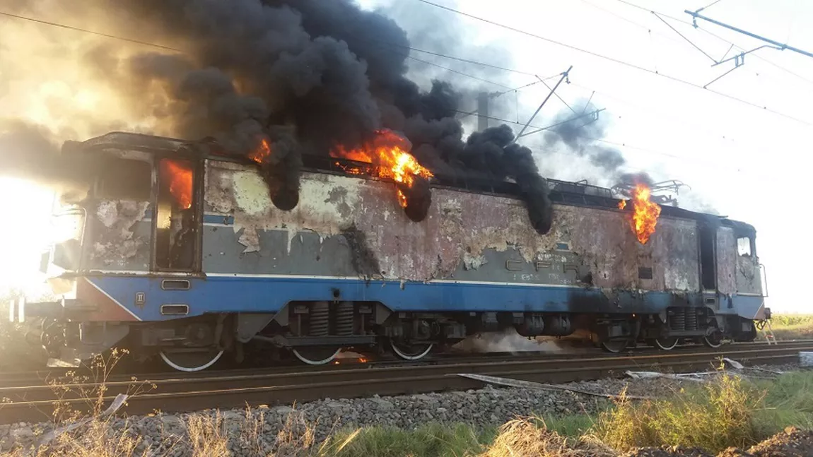 Locomotiva unui tren de marfă a luat foc în apropiere de Ploieşti. Trenul transportă îngrășăminte chimice
