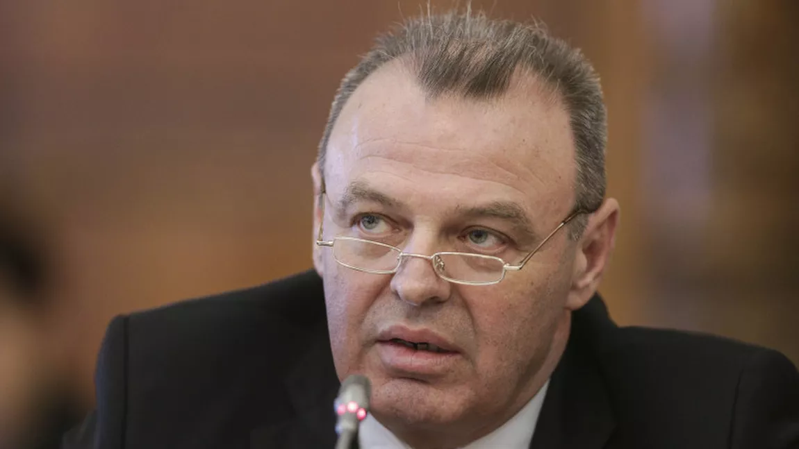 Fostul ministru Lucian Șova, anchetat de DNA, într-un dosar legat de TAROM